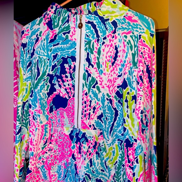 Lilly Pulitzer Tops - Lilly Pulitzer skipper popover in let’s cha cha size medium